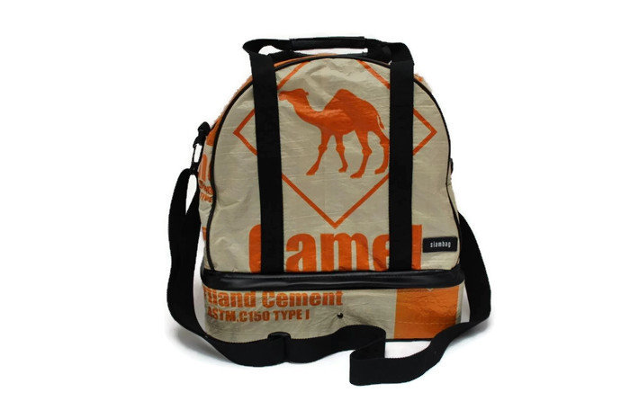 Saunatasche Reisetasche L38xb24xh40 cm Duffle Bag Handgepäck Sporttasche Fitness Recycelt Recycled Upcycling Eco Thailand von RecycledCementbags