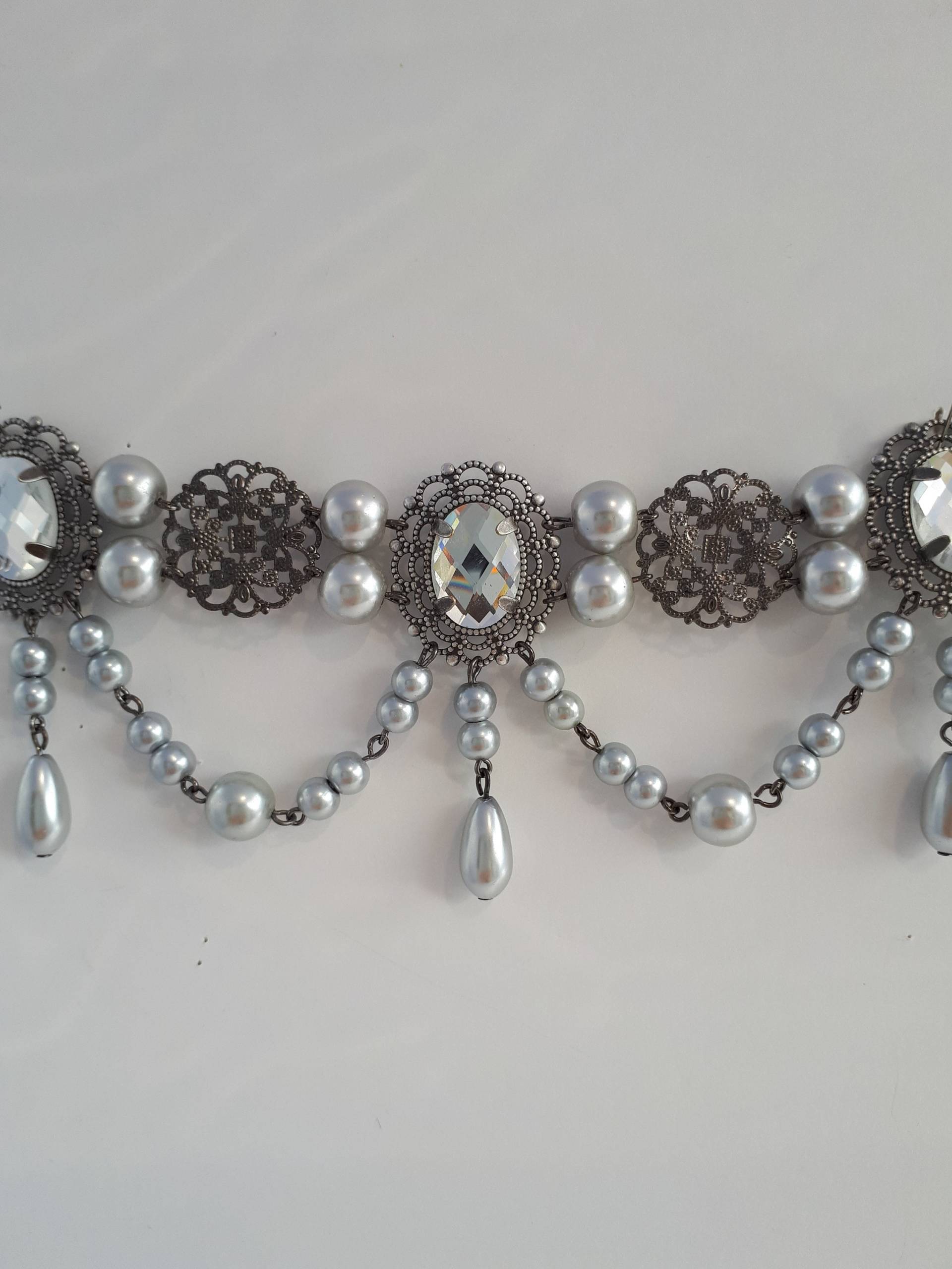 Anne Mieder Perlen, Tudor Renaissance Kostüm, Die Tudors Mittelalter Perlenschmuck, Brosche, Larp Cosplay Kostüm Anne Mieder Perlen, Tudor Renaissance Kostüm, Die Tudors Mittelalter Perlenschmuck, Brosche, Larp Cosplay Kostüm von RecycledRockstah