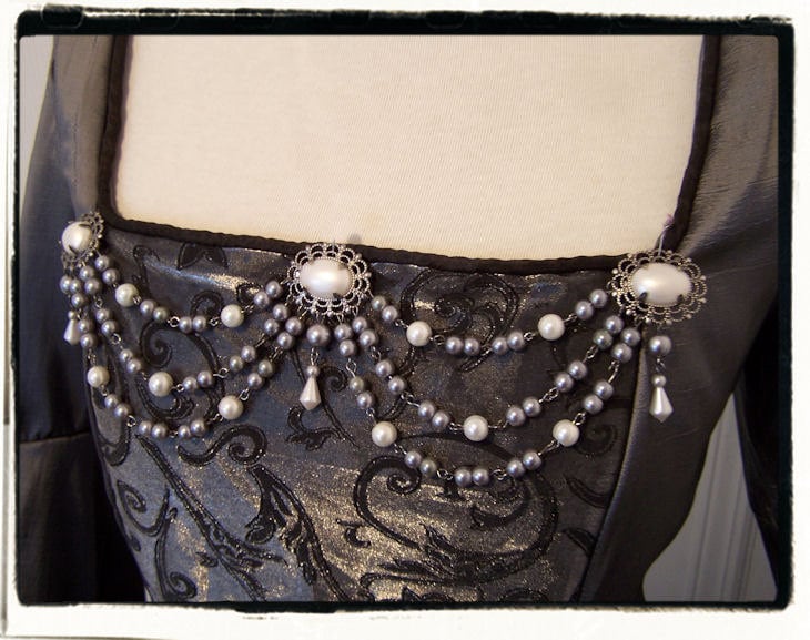Weiße Perle Und Zinn Mieder Schmuck, Tudor Anne Boleyn Kostüm, Die Tudors, Perlen, Renaissance Mittelalter Cosplay Larp Weiße Perle Und Zinn Mieder Schmuck, Tudor Anne Boleyn Kostüm, Die Tudors, Perlen, Renaissance Mittelalter Cosplay Larp von RecycledRockstah