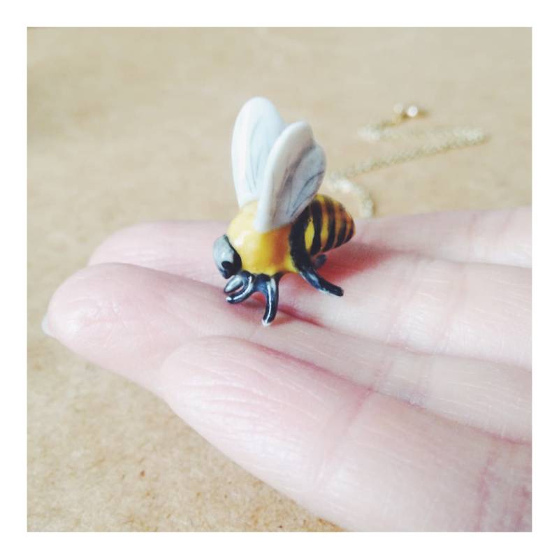 Porzellan Mini Biene Halskette von RedBirdMakes