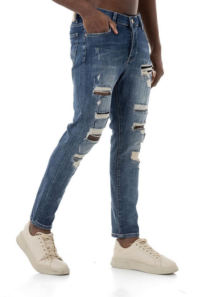 RedBridge Destroyed-Jeans im praktischen 5-Pocket-Style 5-Pocket-Style von RedBridge