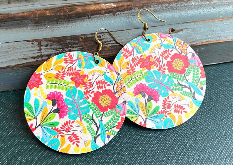 2 Farben Florale Statement Ohrringe Aus Holz Boho Schmuck von RedCherryGems