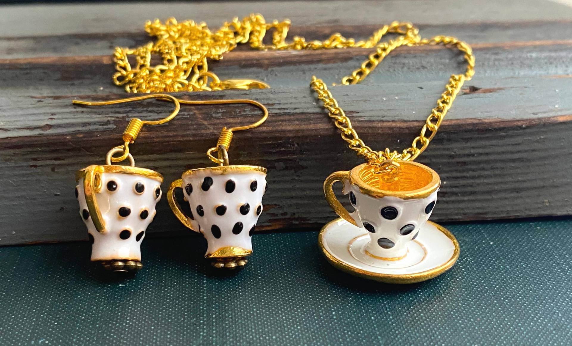 Mad Hatter Tea Party Schmuck Set Teekanne & Teetasse - Boho Fun Mad Hatter Tea Party Schmuck Set Teekanne & Teetasse - Boho Fun von RedCherryGems