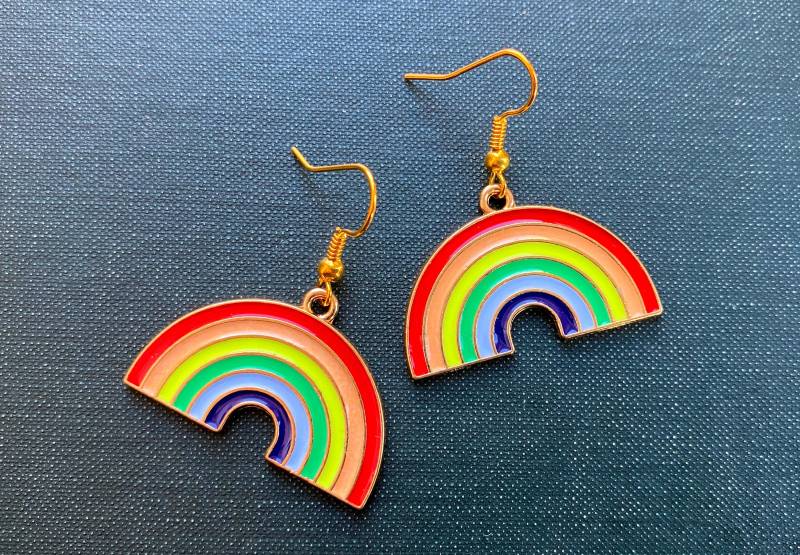 Regenbogen Ohrringe Emaillierte Legierungs-Wunderliche Schmucksachen von RedCherryGems