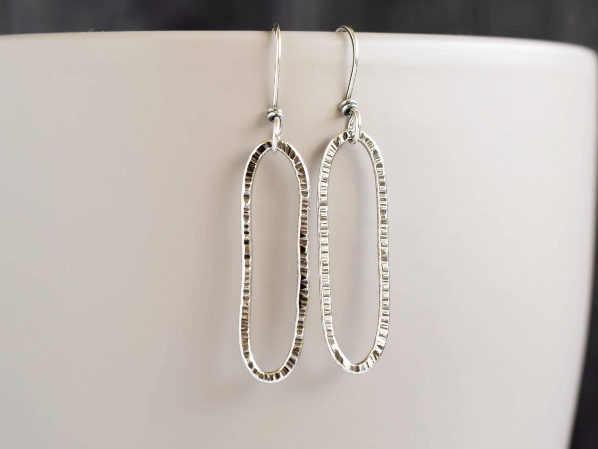 Gehämmerte Ovale Feinsilber Creolen Handgemachter Oxidierter Schmuck Gehämmerte Ovale Feinsilber Creolen Handgemachter Oxidierter Schmuck von RedCurlJewelry