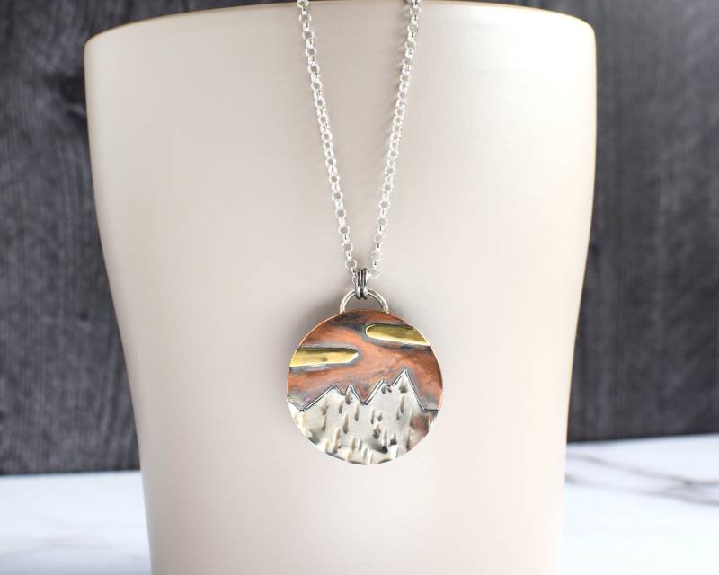 Handgefertigte Kupfer & Silber Berg Landschaft Anhänger Halskette - Mixed Metal Natur-Inspirierter Schmuck Handgefertigte Kupfer & Silber Berg Landschaft Anhänger Halskette - Mixed Metal Natur-Inspirierter Schmuck von RedCurlJewelry