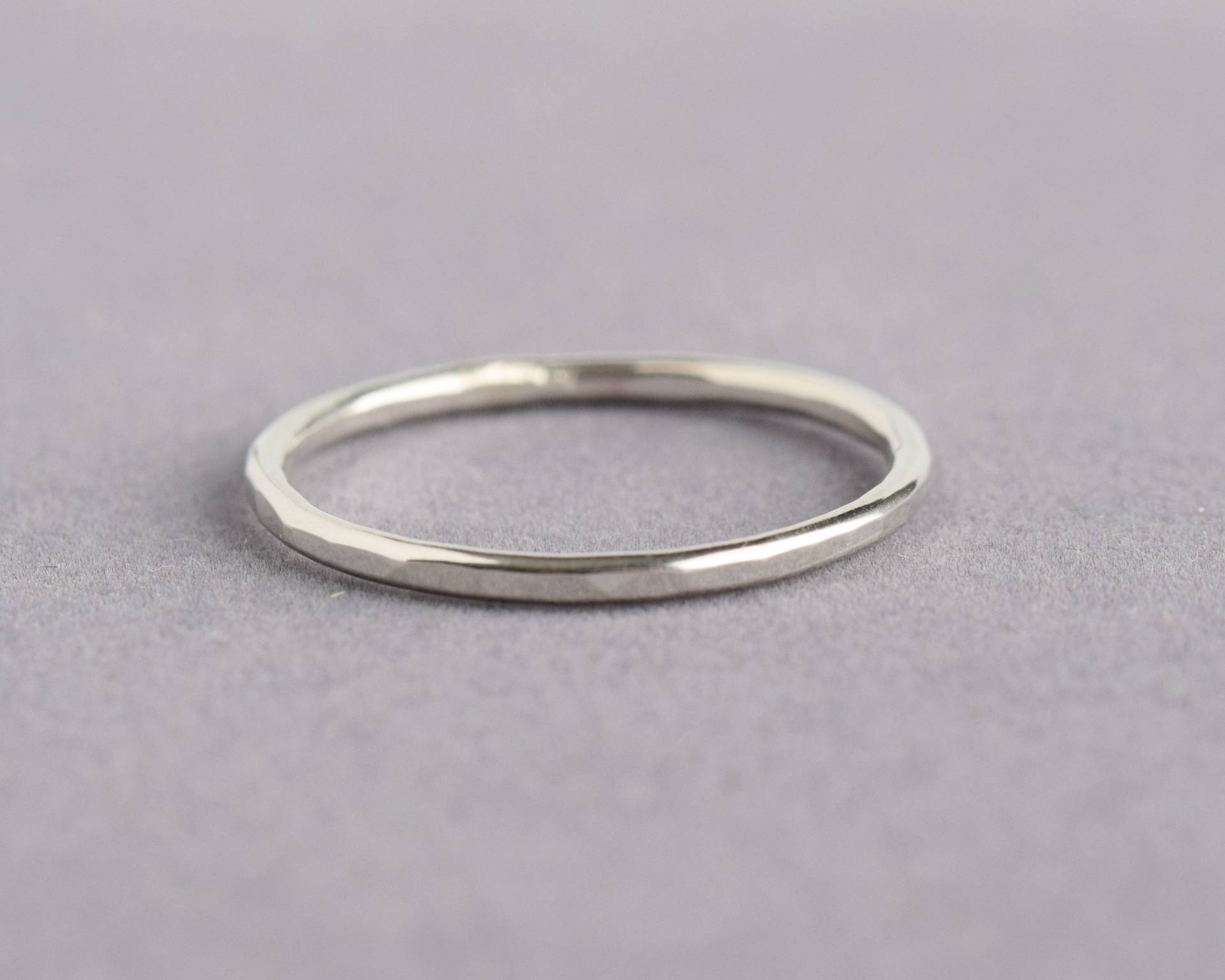 Handgemachter Sterling Silber Stapelring Handgemachter Sterling Silber Stapelring von RedCurlJewelry