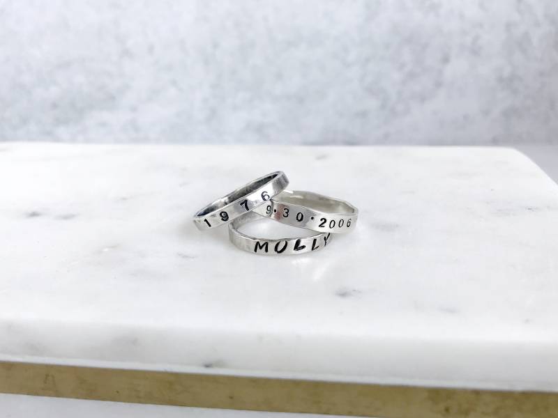 Personalisierte Sterling Silber Hand Gestempelt Ring - Name, Datum Personalisierte Sterling Silber Hand Gestempelt Ring - Name, Datum von RedCurlJewelry