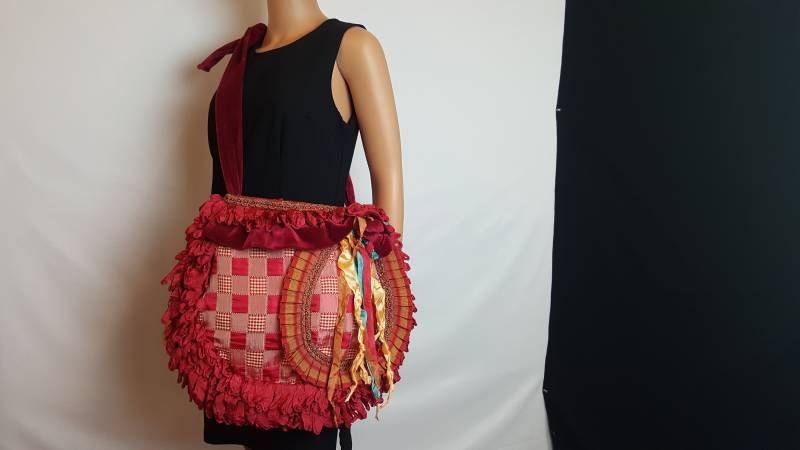 Handgefertigte Taft Und Samt Schultertasche Boho Tasche von RedDoorCollections