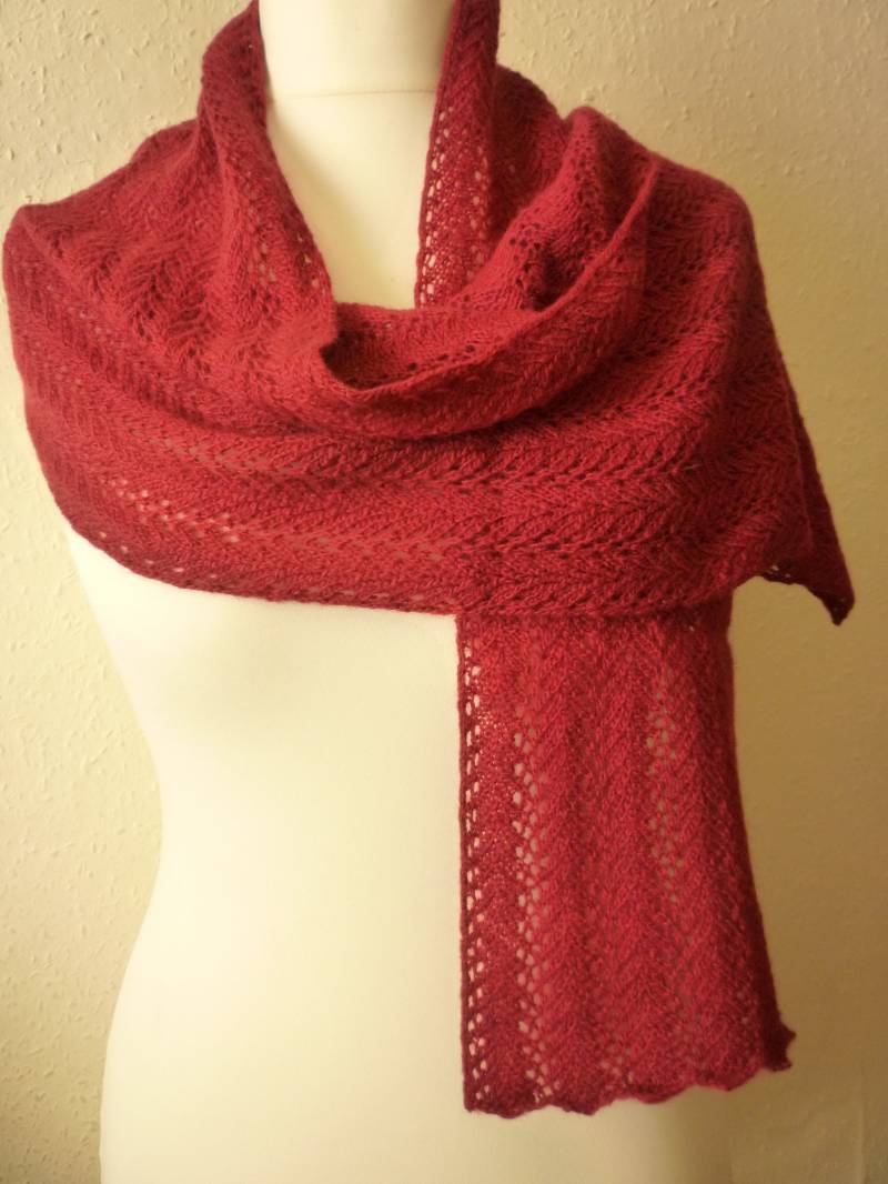 Kastanienbraun, Rot Wollschal, Von Hand Gesponnen Und Gestrickt in Einem Traditionellen Shetland-Lace-Muster von RedEarthStudios