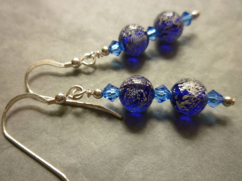 Kobaltblau Gespenspelt Mit Silbernen Muranoglas Ohrringen, Swarovski Kristallen Und Sterlingsilber Ohrringen Kobaltblau Gespenspelt Mit Silbernen Muranoglas Ohrringen, Swarovski Kristallen Und Sterlingsilber Ohrringen von RedEarthStudios