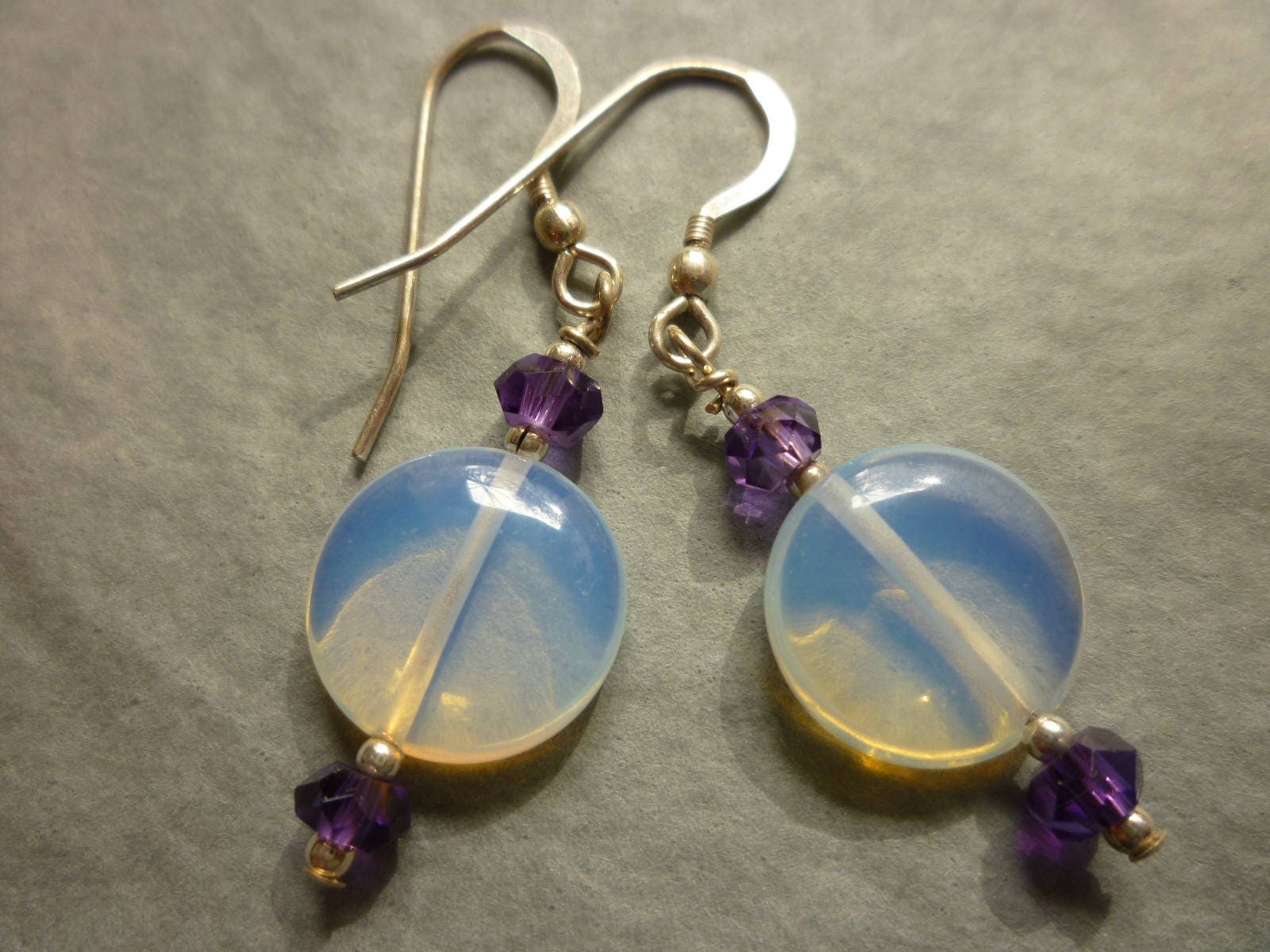 Opalith Mondstein Und Amethyst Ohrringe Mit Silber Perlen Sterling Ohrhaken Opalith Mondstein Und Amethyst Ohrringe Mit Silber Perlen Sterling Ohrhaken von RedEarthStudios