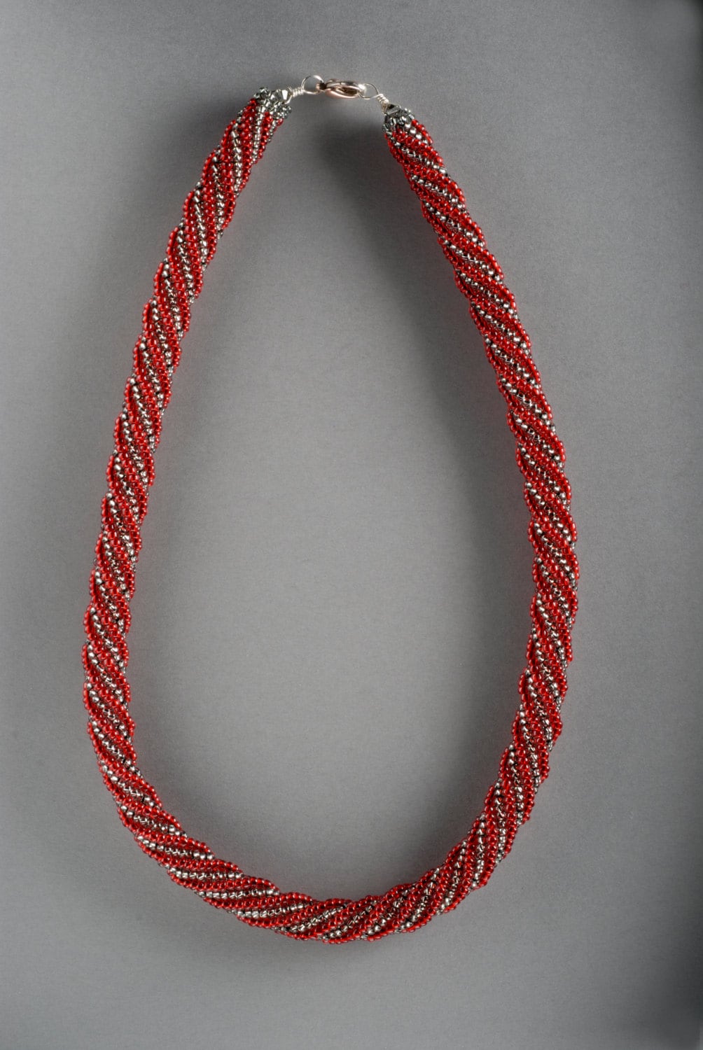 Perlenarbeiten Torc Halskette Granat Und Kohle | Oder Gelb Oder Lila Perlenarbeiten Torc Halskette Granat Und Kohle | Oder Gelb Oder Lila von RedEarthStudios