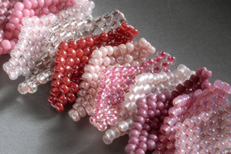 Wellen-Armband in Den Farben Rosa Und Rot Wellen-Armband in Den Farben Rosa Und Rot von RedEarthStudios