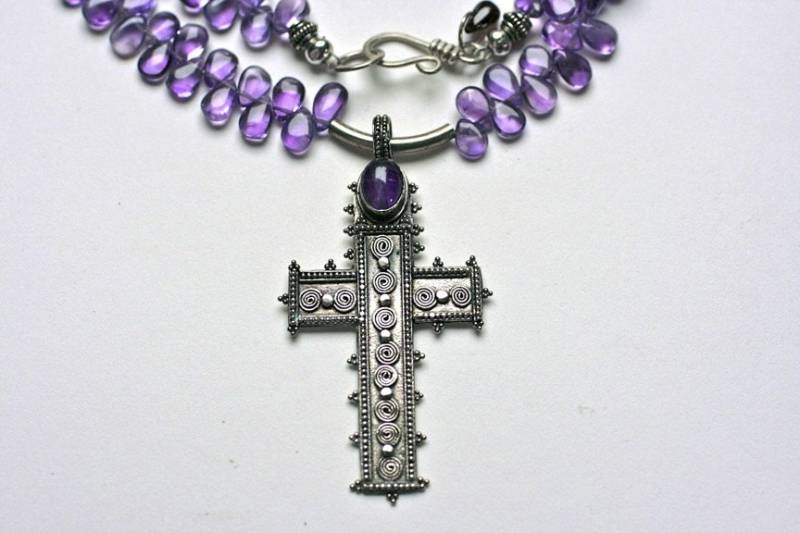 Alte Amethyst Sterling Kreuz Halskette Mit Briolettes Alte Amethyst Sterling Kreuz Halskette Mit Briolettes von RedEggGallery