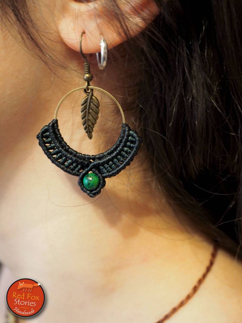 Avni | Makramee Creolen Ohrringe Mit Stein Und Blättern, Makrame Ohrringe, Schmuck, Micro Boho Avni | Makramee Creolen Ohrringe Mit Stein Und Blättern, Makrame Ohrringe, Schmuck, Micro Boho von RedFoxStories