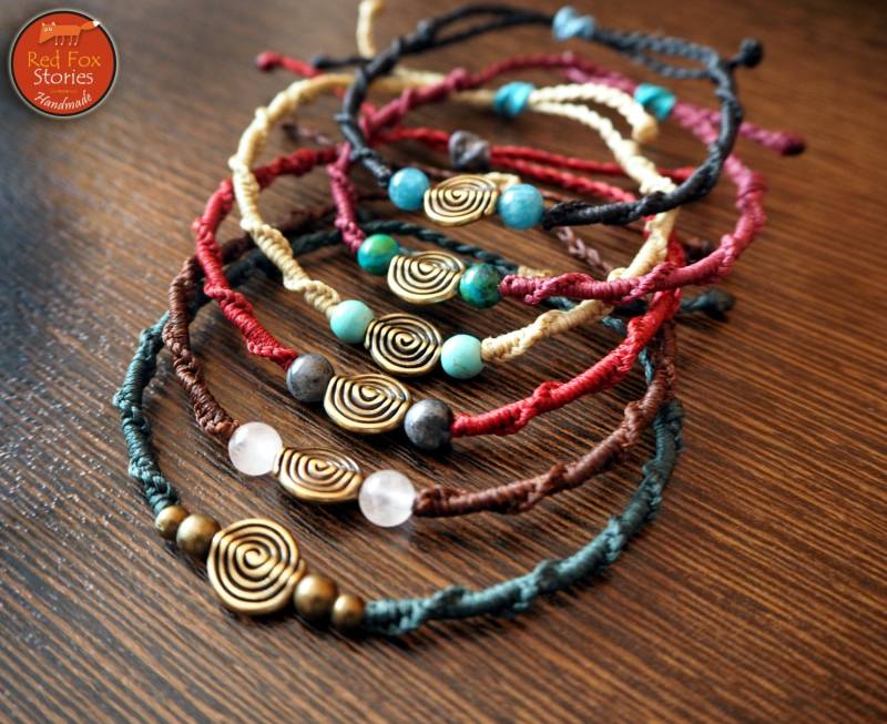 Makramee Armband Mit Spirale Und Edelsteinen, Perlenarmband, Armband, Hippie Edelstein Festival Schmuck, Boho Makramee Armband Mit Spirale Und Edelsteinen, Perlenarmband, Armband, Hippie Edelstein Festival Schmuck, Boho von RedFoxStories