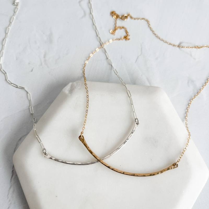 Lange Gehämmert Gebogene Bar Halskette | Zierliche Sterling Silber 14K Gold Gefüllt Alltagskleidung Premium-Qualität Lange Gehämmert Gebogene Bar Halskette | Zierliche Sterling Silber 14K Gold Gefüllt Alltagskleidung Premium-Qualität von RedGiraffeDesigns