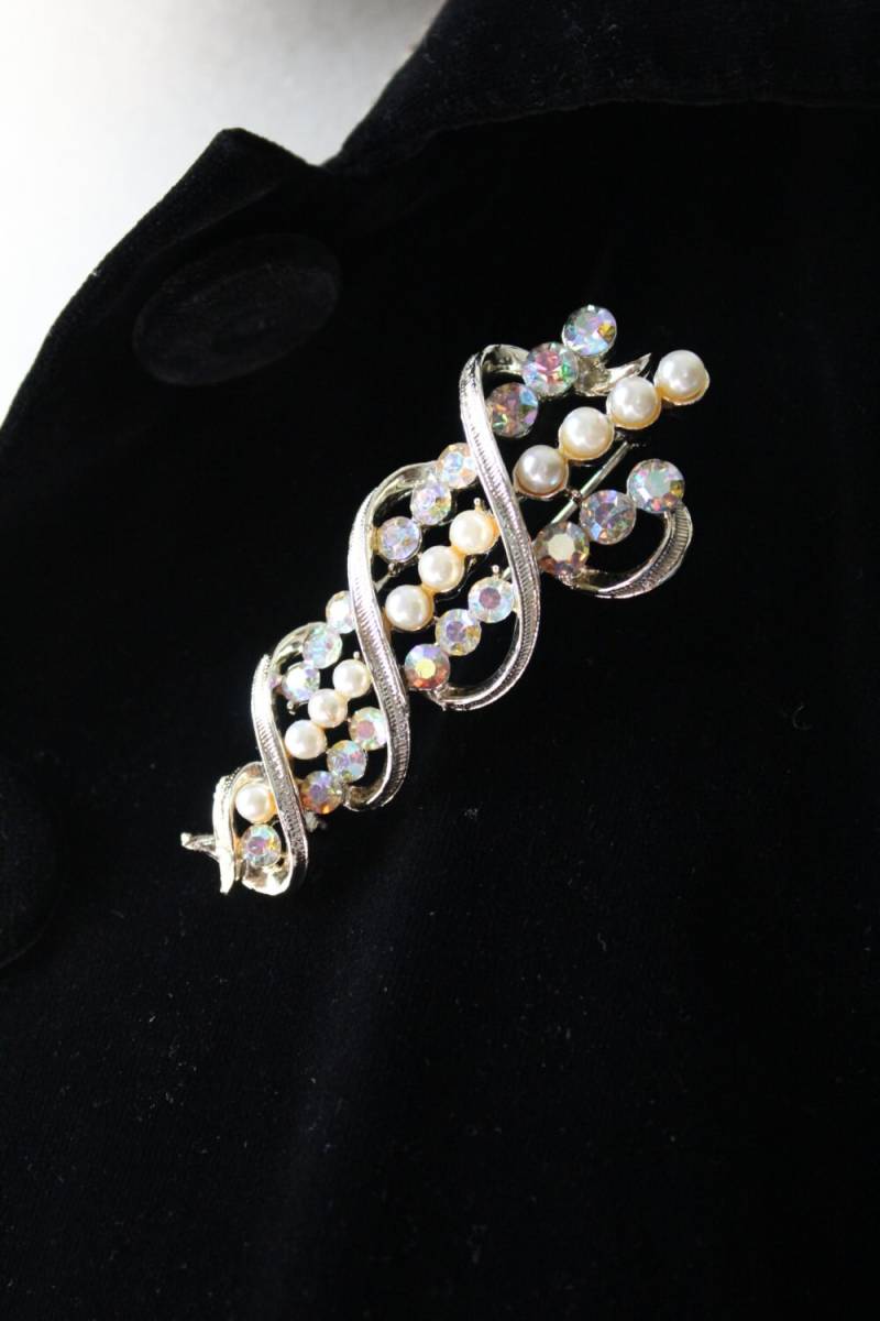 Jahrgang 60 Ist Gescrollt, Borealis Ab Strass & Perle Goldtone Brosche von RedHatVintage