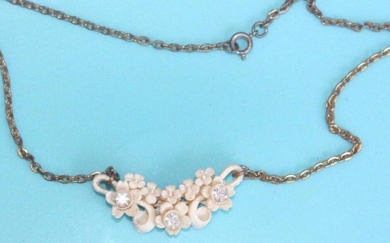 Vintage Antik 30Er 40Er Jahre Geschnitzte Blumen Art Deco Celluloid Strass Halskette von RedHatVintage
