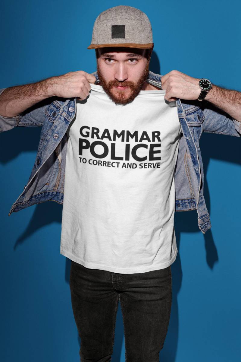 Grammatik Polizei Zum Korrigieren Und Servieren - Herren/Erwachsene Neuheit Tshirt Lustig Witz Geschenk Thema Party Kostüm von RedLeaderUK
