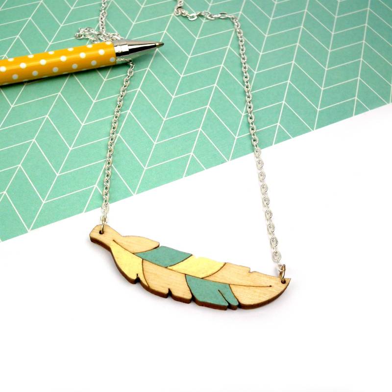 Handbemalte Holz Halskette Mit Federn Handbemalter Schmuck von RedPaperHouse