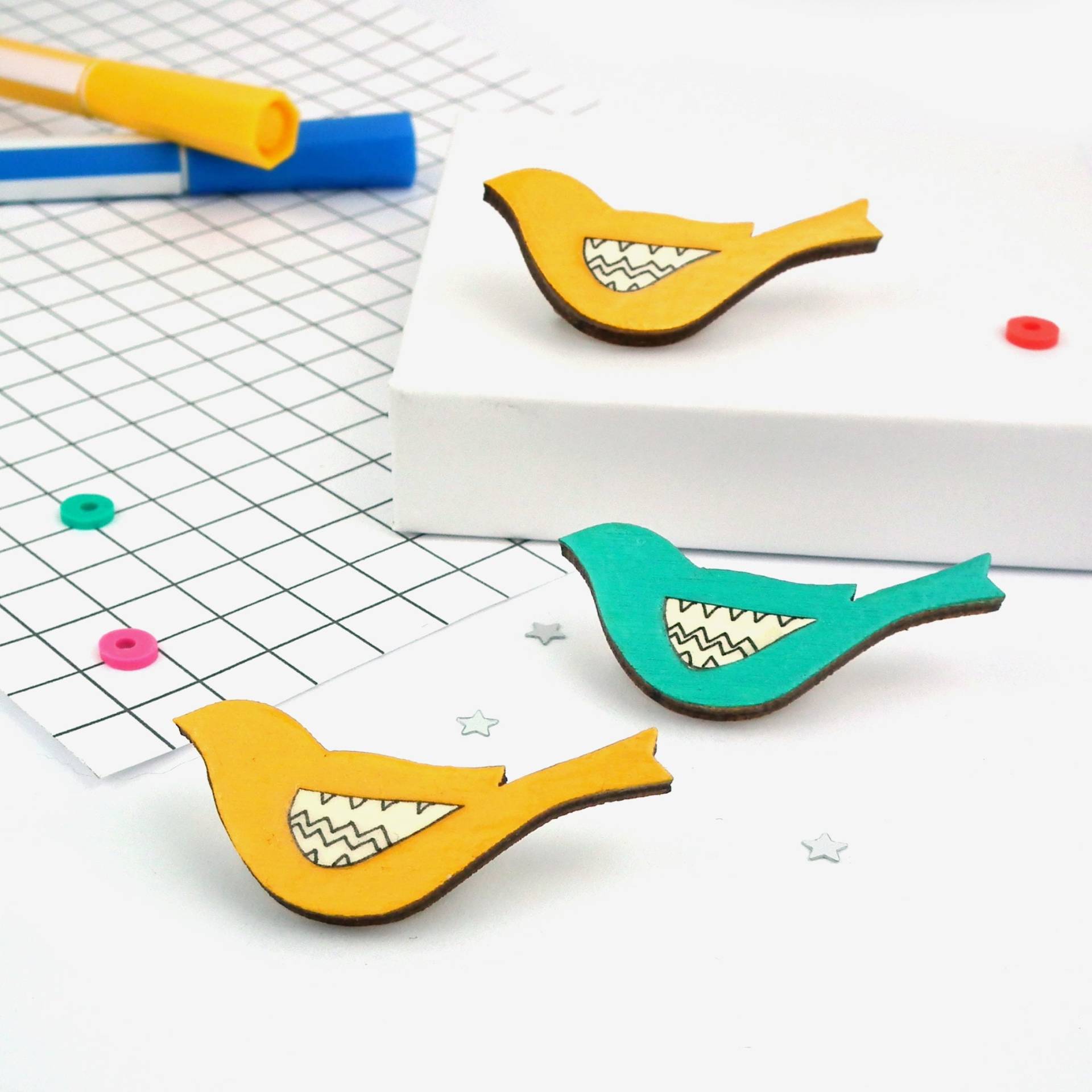 Holz, Vogelbrosche von RedPaperHouse