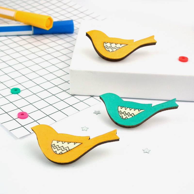 Holz, Vogelbrosche von RedPaperHouse