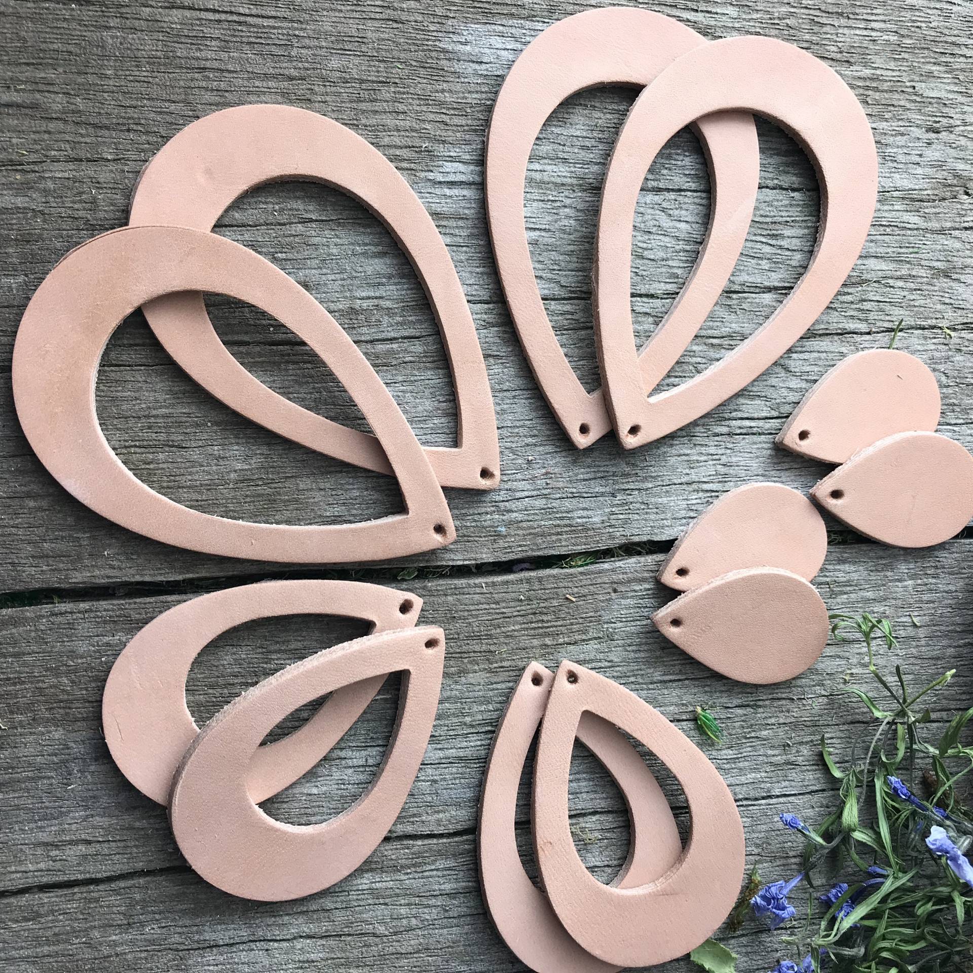 Leder Ohrring Blanks 12 Stück, Gemischte Größen Leder Ohrring Blanks 12 Stück, Gemischte Größen von RedPonyLeatherGoods