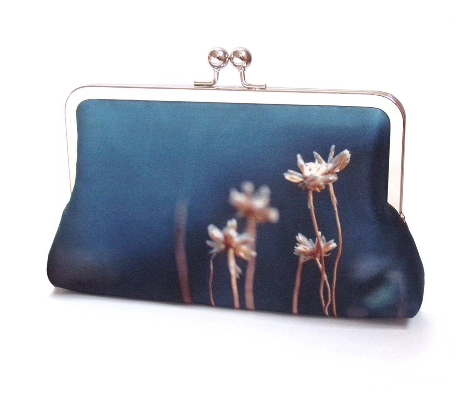 Blaue Clutch Mit Gemustertem Stoffbeutel Und Optionalem Kettengriff Blaue Clutch Mit Gemustertem Stoffbeutel Und Optionalem Kettengriff von RedRubyRose