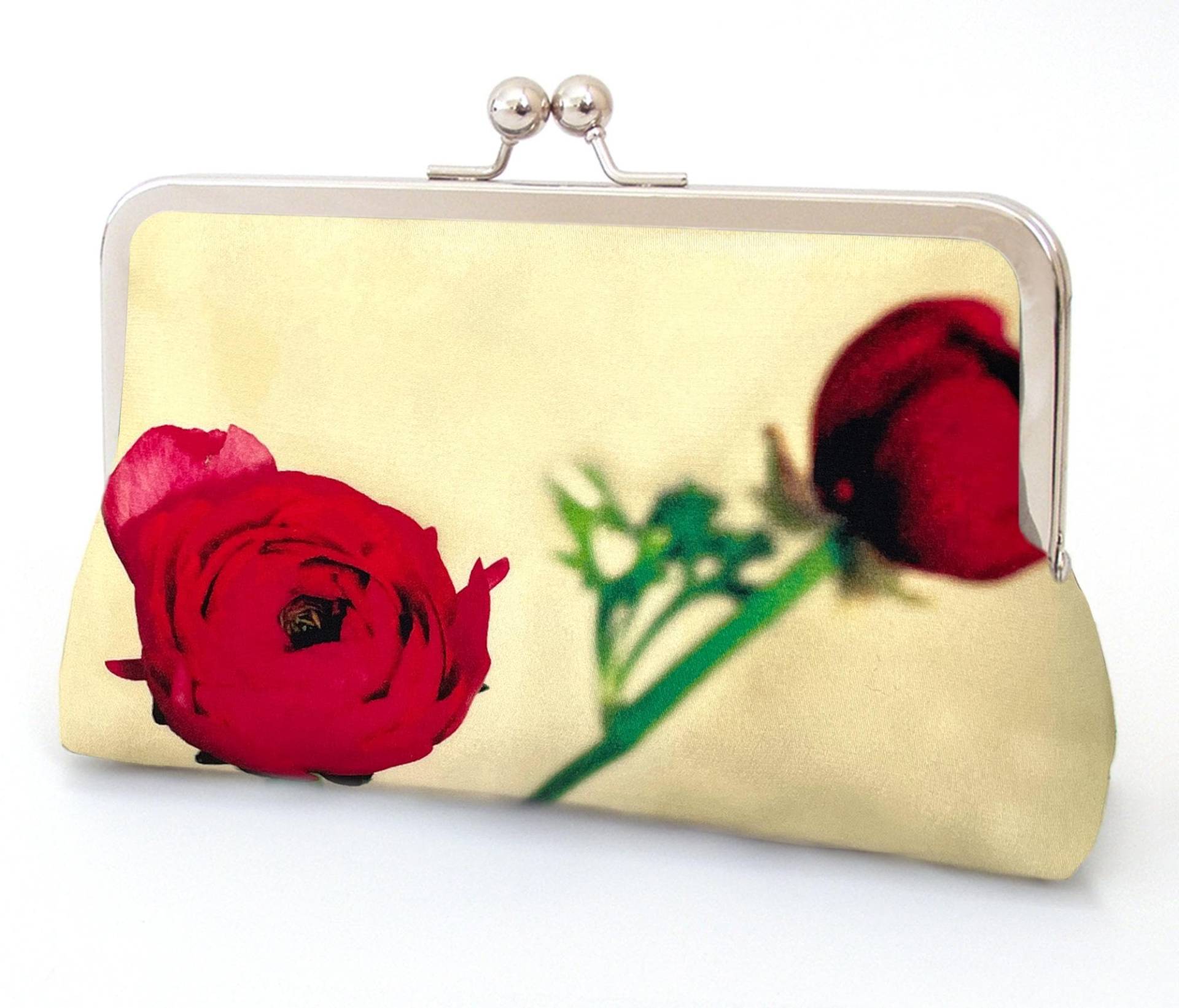 Handgemachte Clutch Aus Kirschroter Seide Mit Einem Kettengriff Silber Handgemachte Clutch Aus Kirschroter Seide Mit Einem Kettengriff Silber von RedRubyRose
