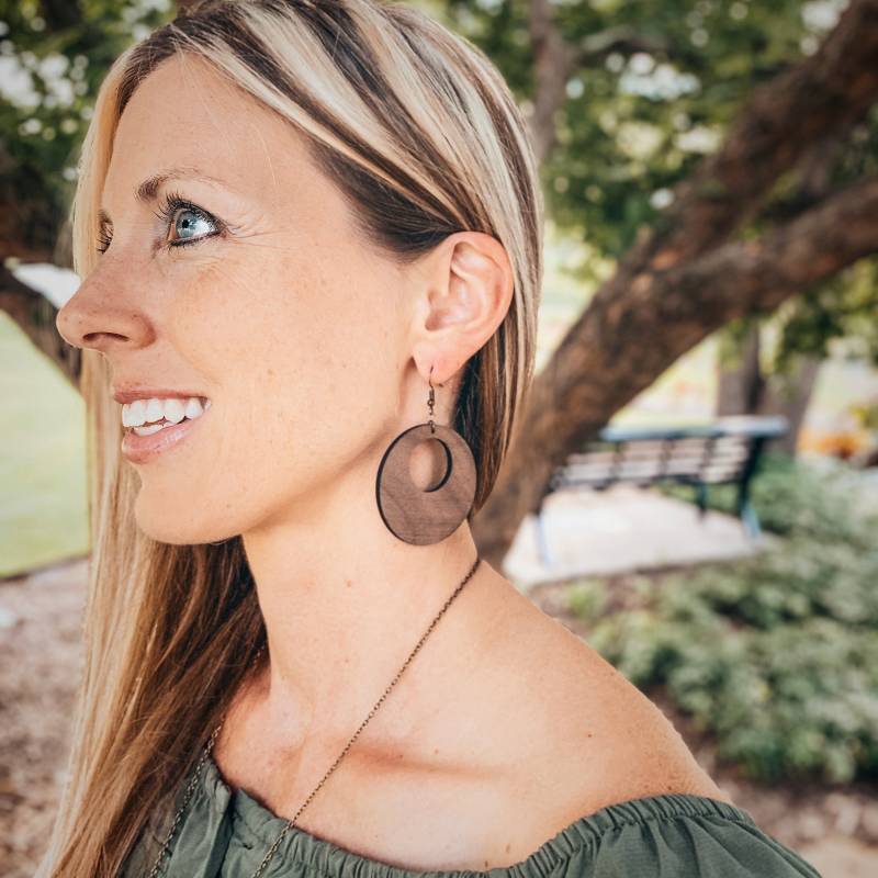 Große Creolen Ohrringe Aus Walnussholz Rund Und Leicht von RedShedDesignsShop