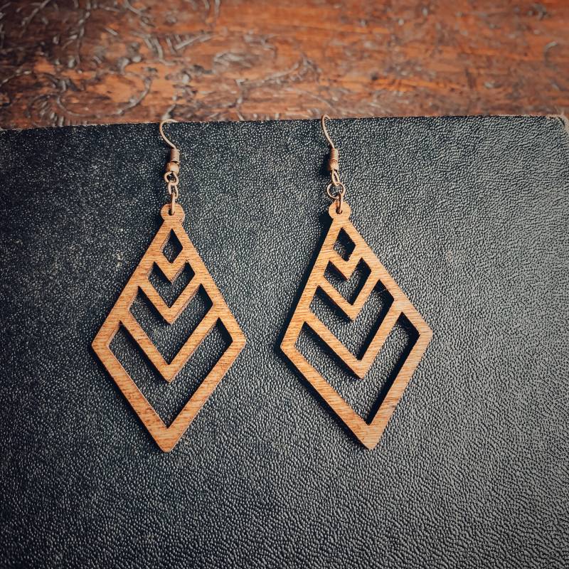 Lange Diamant Chevron Birchwood Ohrringe, Natur, Boho Handmade Laser Cut von RedShedDesignsShop