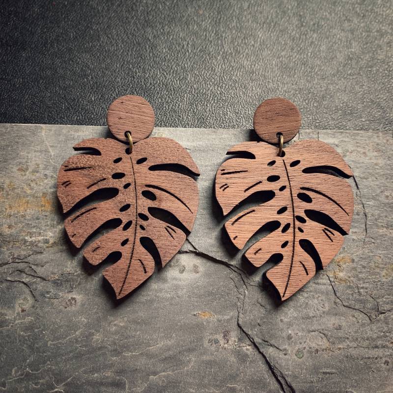 Walnuss Holz Monstera Blatt Baumeln Ohrstecker - Laser Cut Statement Ohrringe Leicht von RedShedDesignsShop