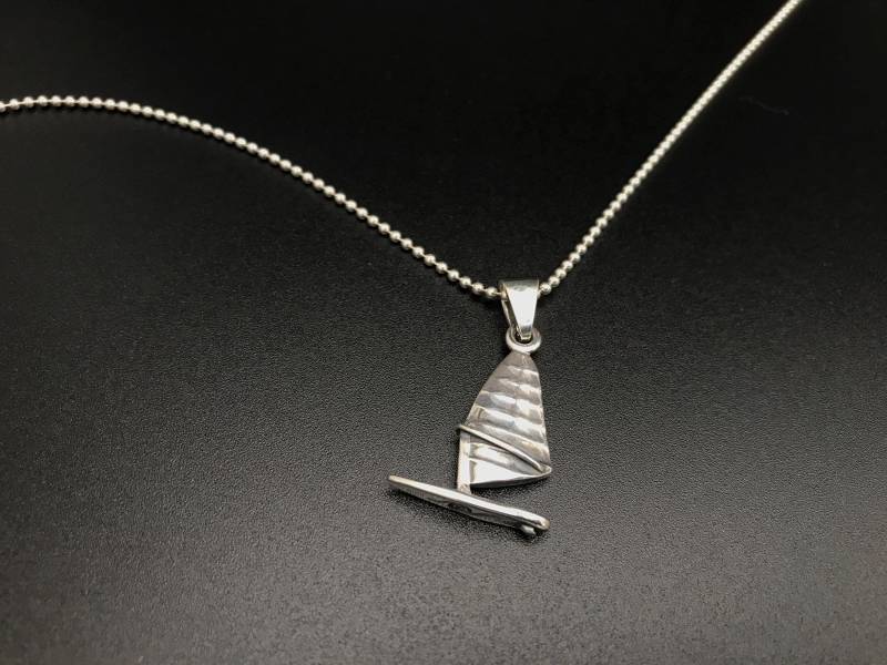 Windsurf Anhänger An Kette in Silber 925 Windsurf Anhänger An Kette in Silber 925 von RedSilverWaves