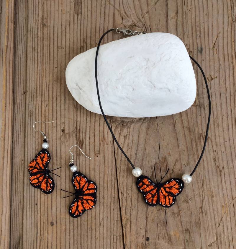Gehäkelte Schmetterling Schmuck Set Ohrringe & Halsband von ReddApple