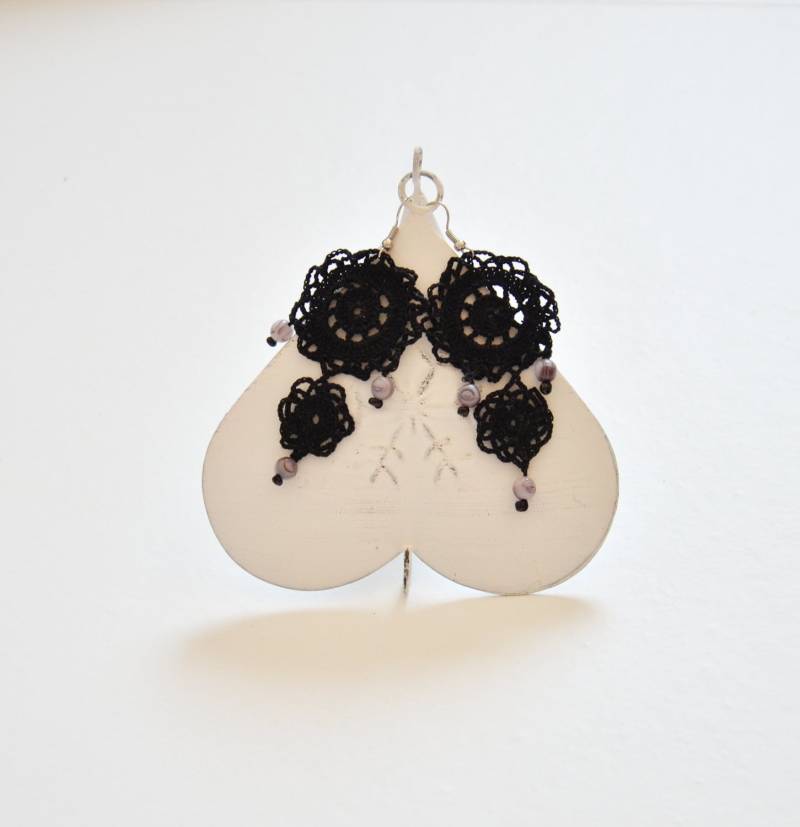 Gothic Häkelspitze Ohrringe, Gehäkelte Tropfen Halloween Geschenk, Perlenschmuck, Handarbeit Häkelschmuck Gothic Häkelspitze Ohrringe, Gehäkelte Tropfen Halloween Geschenk, Perlenschmuck, Handarbeit Häkelschmuck von ReddApple
