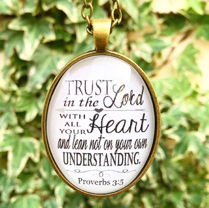 Bibel Vers Anhänger Halskette "Vertrauen in Den Herrn Mit Deinem Ganzen Herzen." Sprüche 35 von RedeemedJewelry