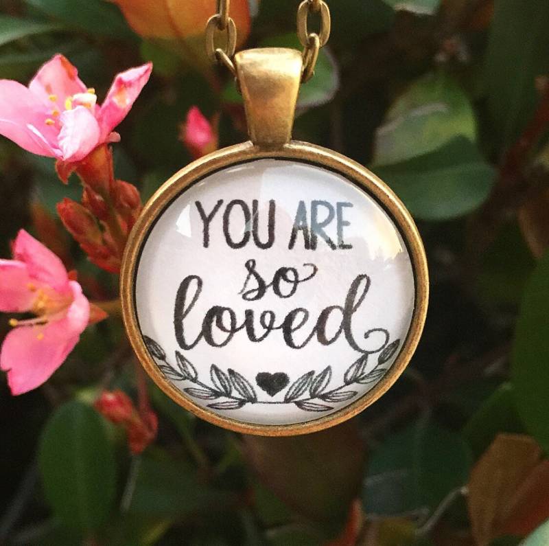 Du Bist So Liebte Anhänger Halskette von RedeemedJewelry