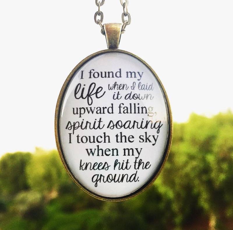 Hillsong Oval Anhänger Halskette "Touch The Sky" von RedeemedJewelry