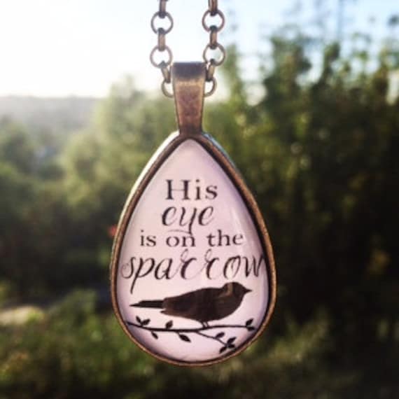 Sein Auge Ist Auf Die Sparrow Anhänger Halskette von RedeemedJewelry