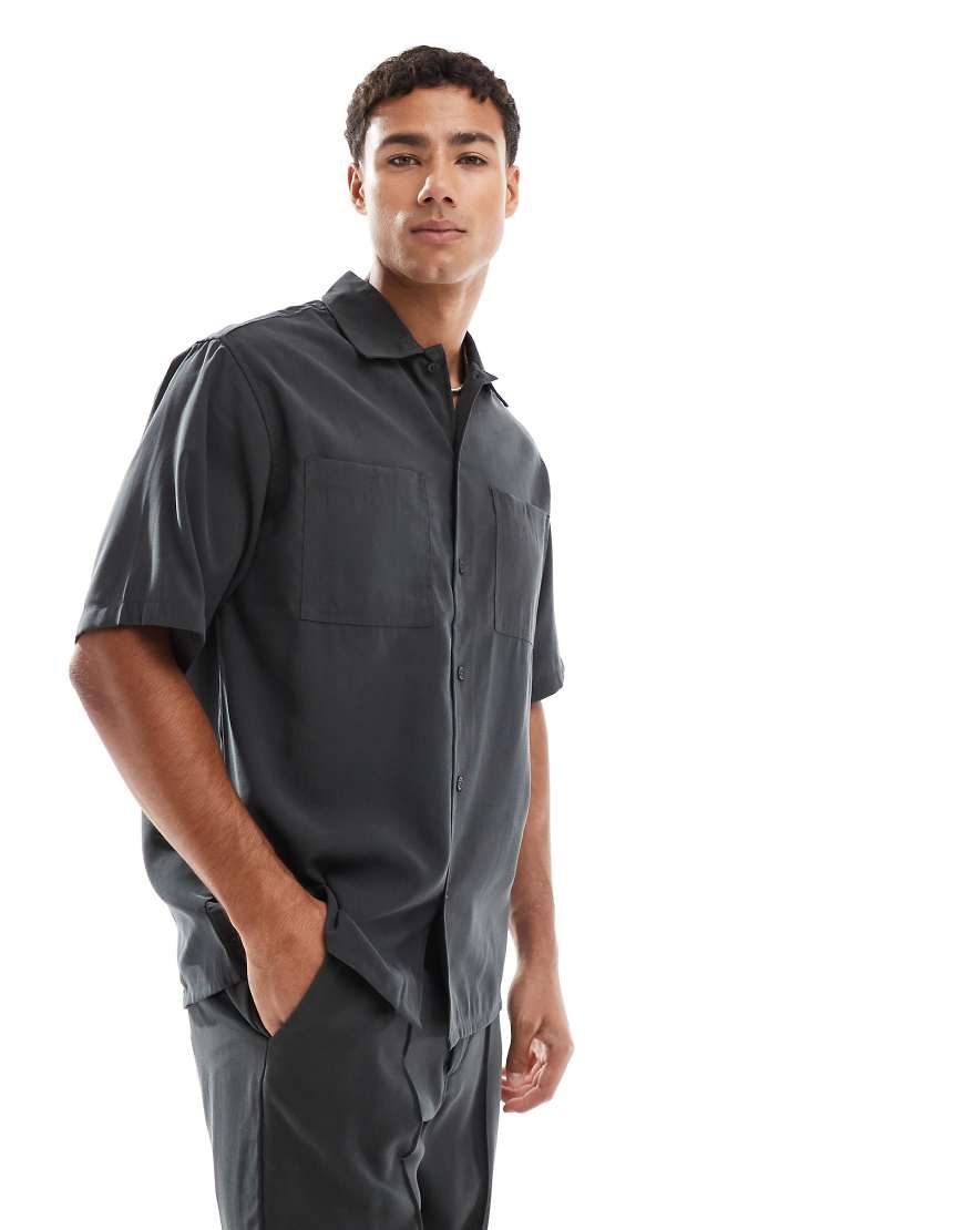 Redefined Rebel - Gerade geschnittenes Hemd in Grau Redefined Rebel - Gerade geschnittenes Hemd in Grau von Redefined Rebel