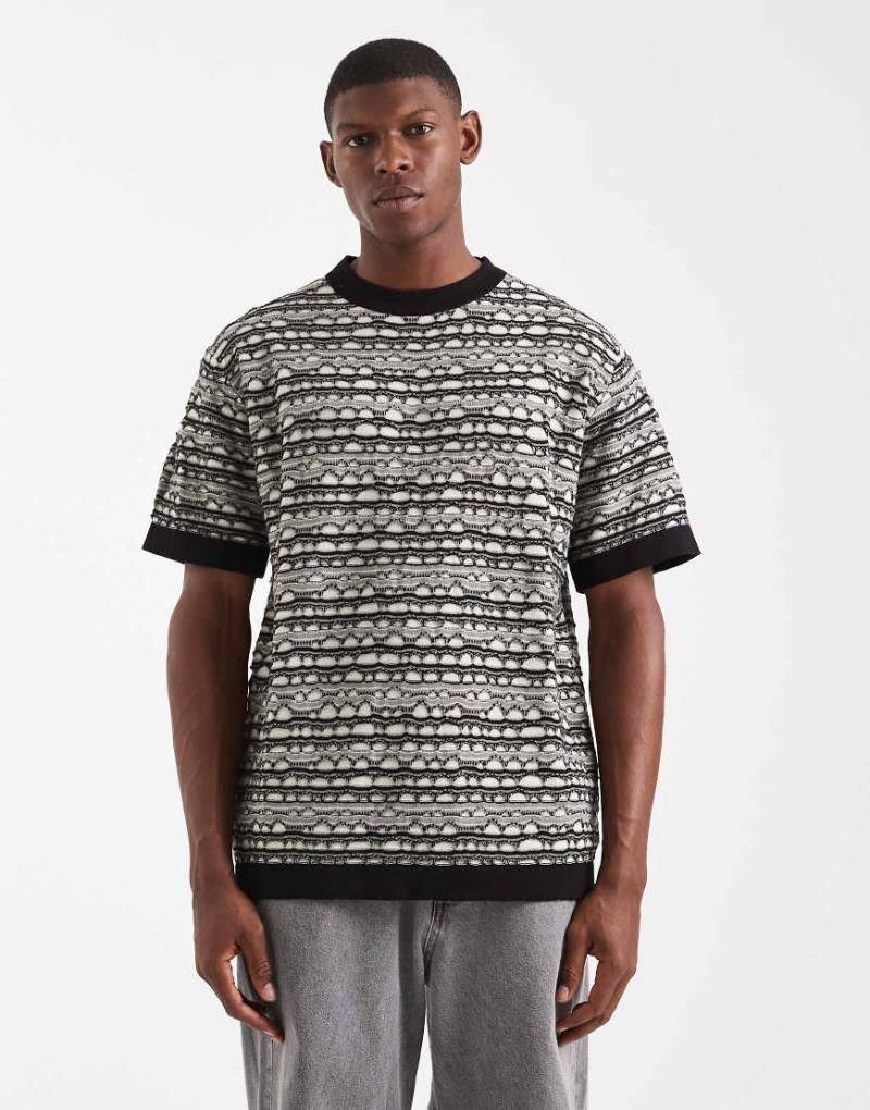 Redefined Rebel - Kastiges Strick-T-Shirt in Weiß mit schwarzem Häkel-Overlay-Bunt von Redefined Rebel