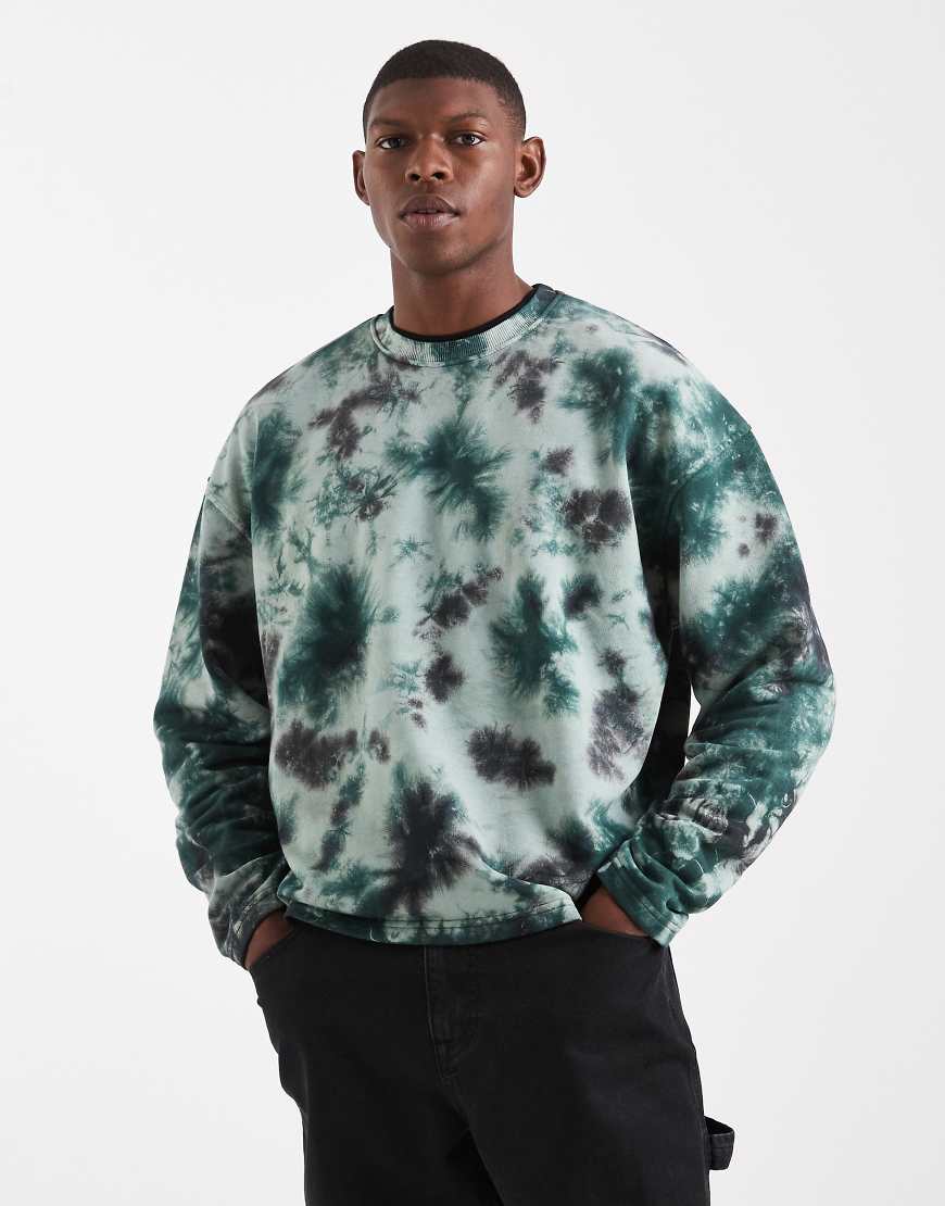 Redefined Rebel - Kastiges Sweatshirt in Grün mit Batikmuster von Redefined Rebel