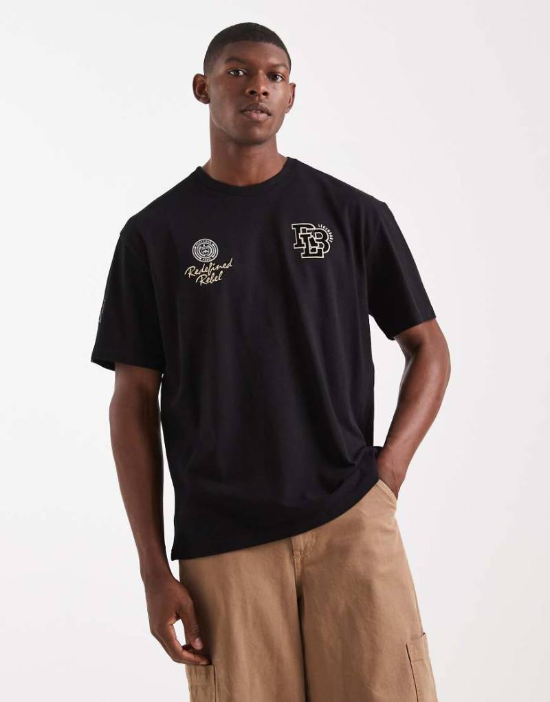 Redefined Rebel - Kastiges T-Shirt in Schwarz mit mehreren Logo-Stickereien von Redefined Rebel