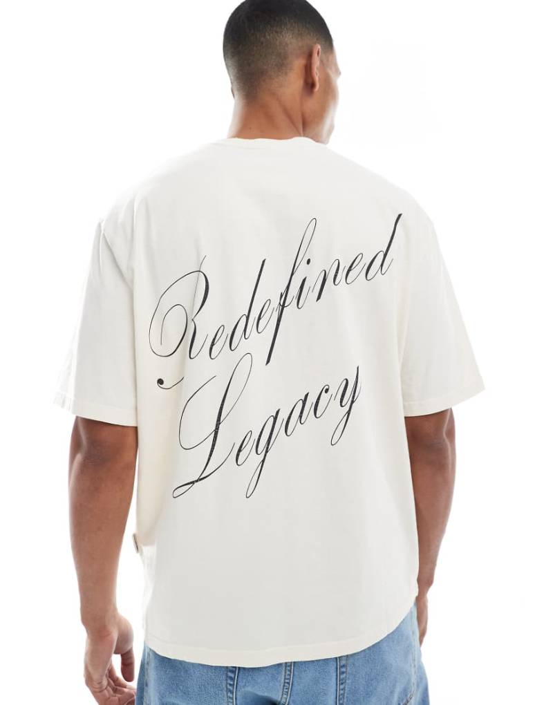 Redefined Rebel - Oversize-T-Shirt in Weiß mit Motiv auf dem Rücken von Redefined Rebel
