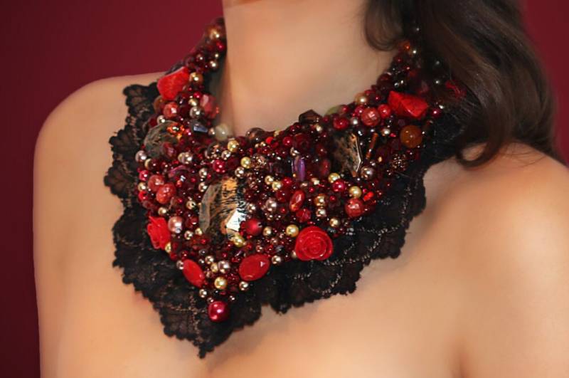 Rote Rosen Halskette von RedesignBeauty