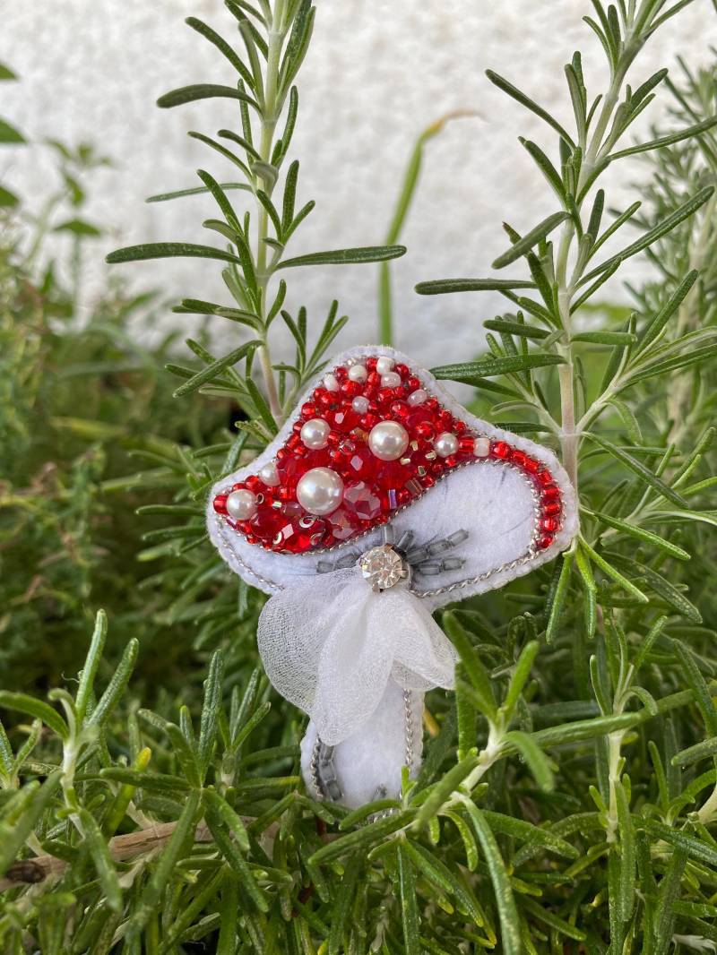 Fliegenpilz Brosche Aus Perlen Handgemacht Fliegenpilz Brosche Aus Perlen Handgemacht von RedketJewellery