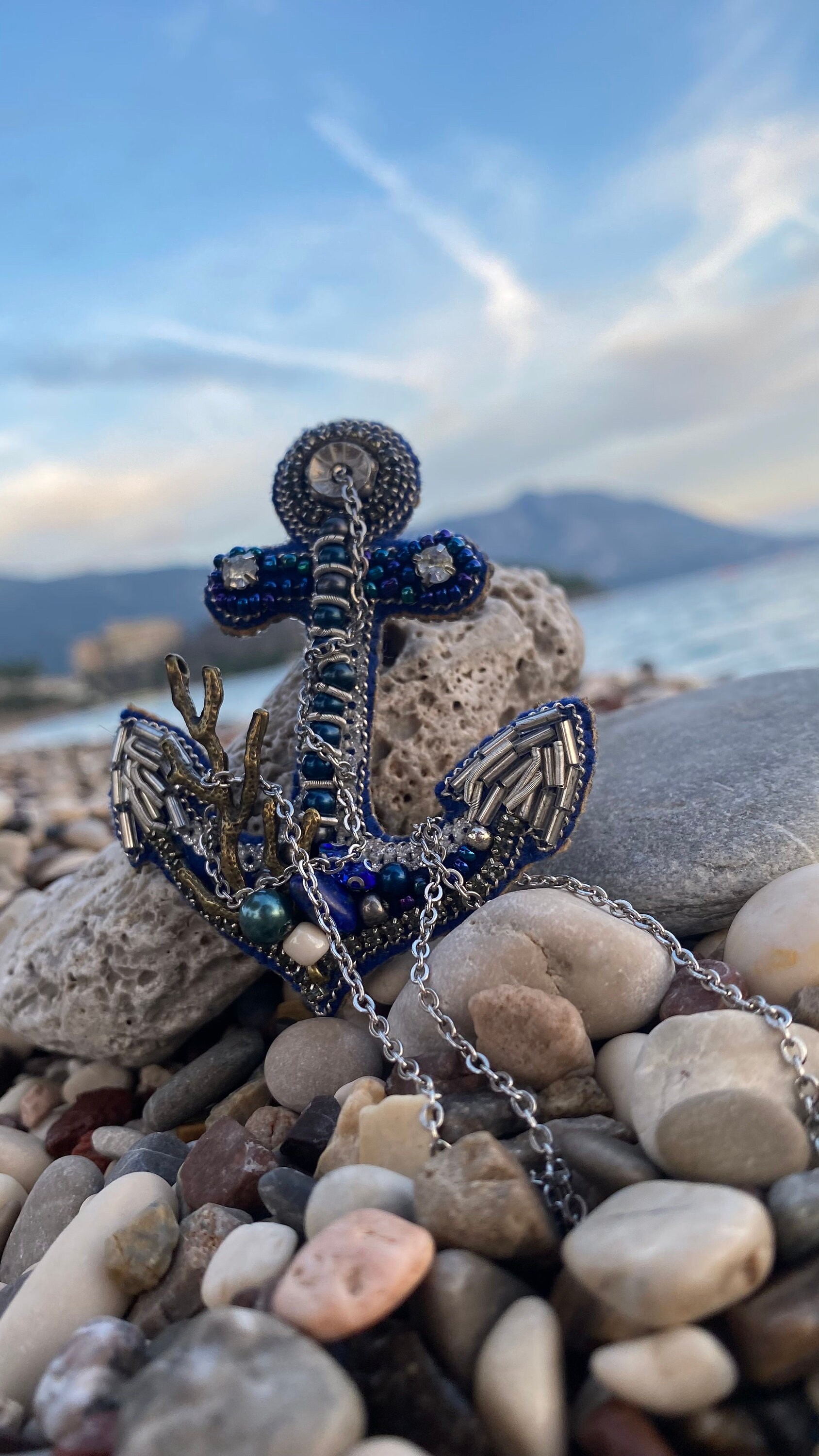 Handgefertigte Brosche Anker Elegant Meer Urlaub Maritimes Design Handgefertigte Brosche Anker Elegant Meer Urlaub Maritimes Design von RedketJewellery