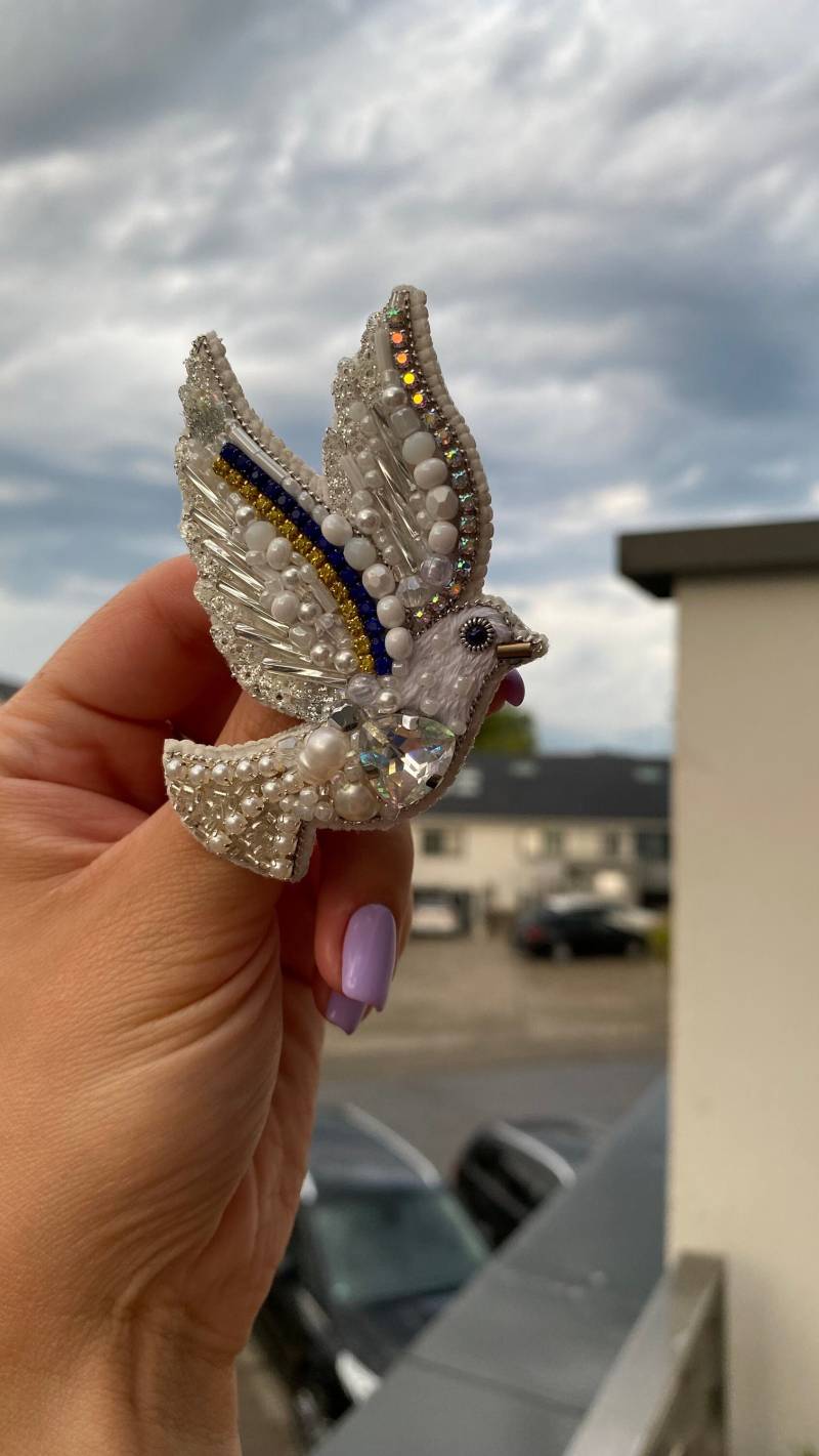 Handgemachte Weisse Elegante Brosche Taube Vogel Handgemachte Weisse Elegante Brosche Taube Vogel von RedketJewellery
